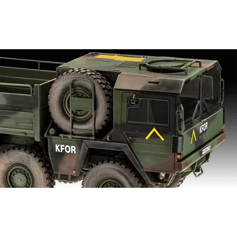 Zestaw modelu plastikowego REVELL Man 10T Milgl 8x8 Truck 1/35