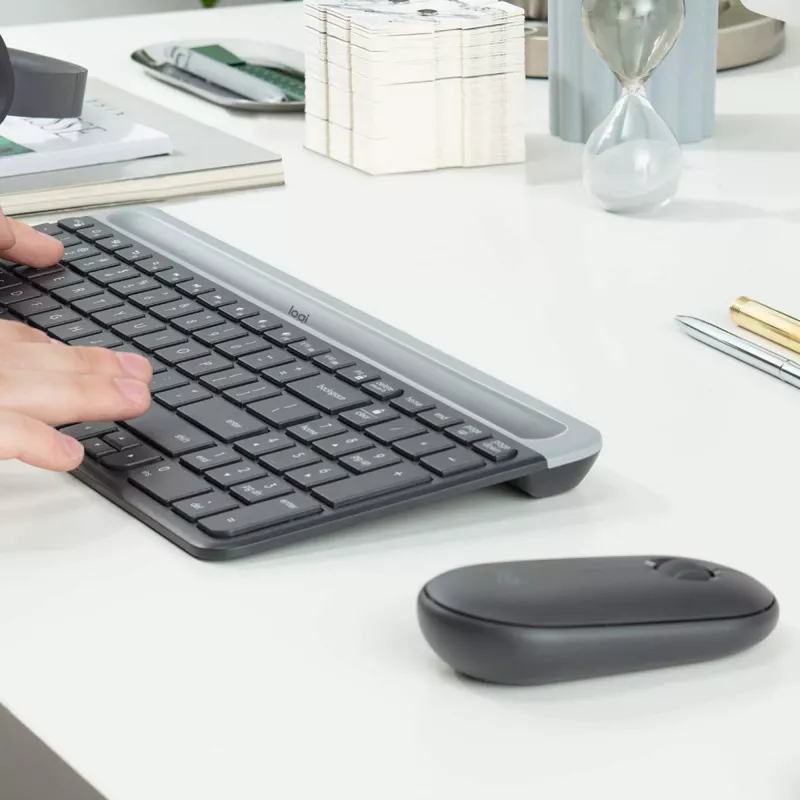 Zestaw klawiatury i myszy Logitech MK470 cienki Combo