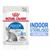 Mokra karma dla kota Royal Canin Indoor Sterilized saszetka 85 g — dorosłe koty sterylizowane przebywające w domu, smak drobiowy, opakowanie 12 x 85 g