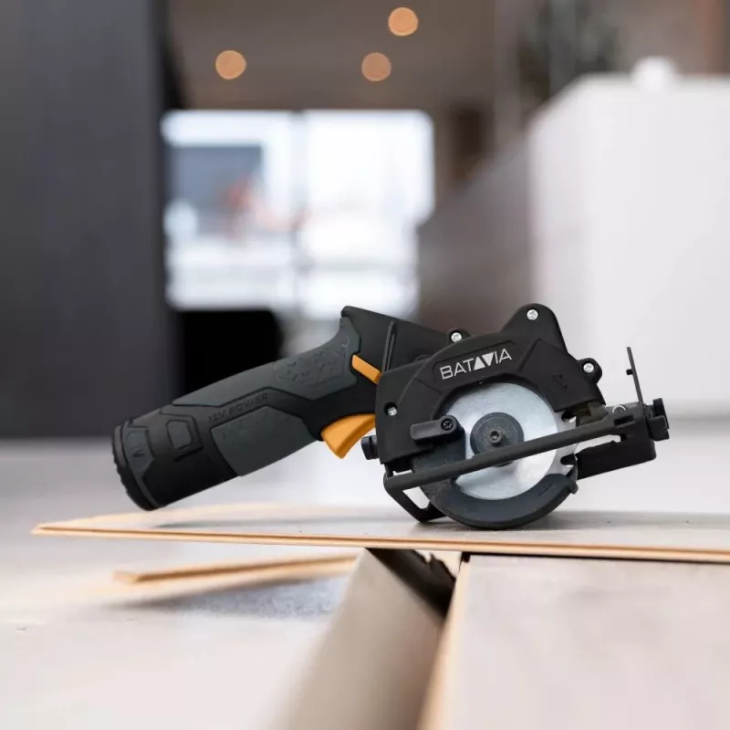 Batavia B.V. | Akumulatorowa piła tarczowa 12V 85 mm - Zestaw Fixxpack 2.0 (z baterią 2.0Ah i kablem ładującym USB-C)
