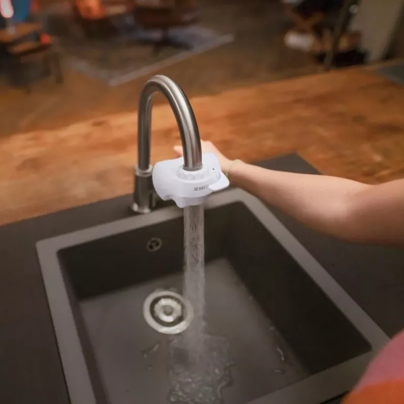 Filtry do wody do kranu BRITA ON TAP V CU CE2 (1052067) — 4-stopniowe, pojemność 600 L, 3 tryby, 5 adapterów, biały