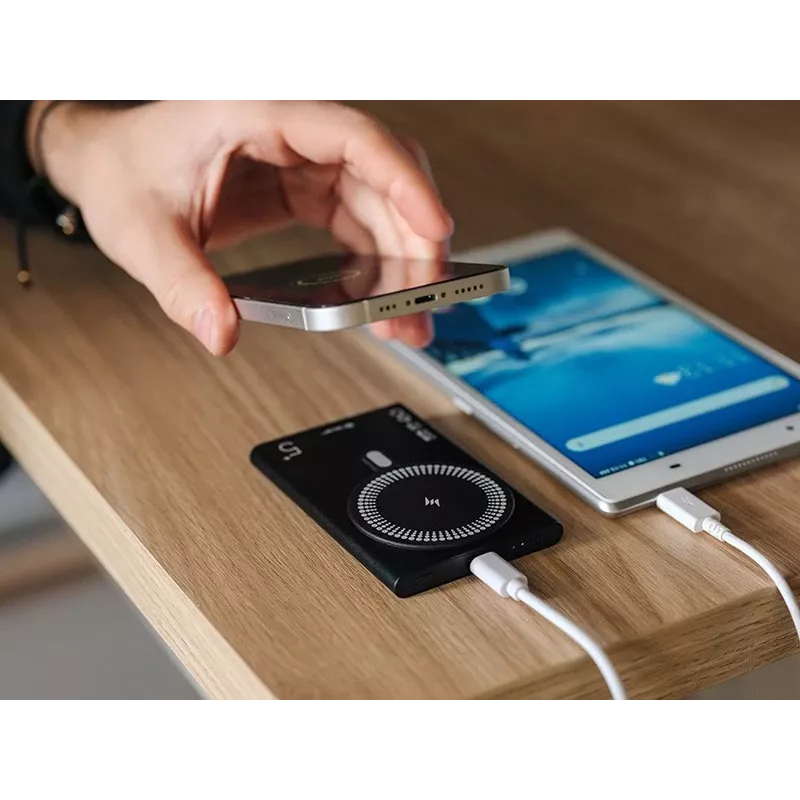 Ładowarka przenośna TRACER AirMag2 — 5000 mAh, kompatybilna z MagSafe, USB-C PD 20 W, ładowanie bezprzewodowe, 115 g, 1 port