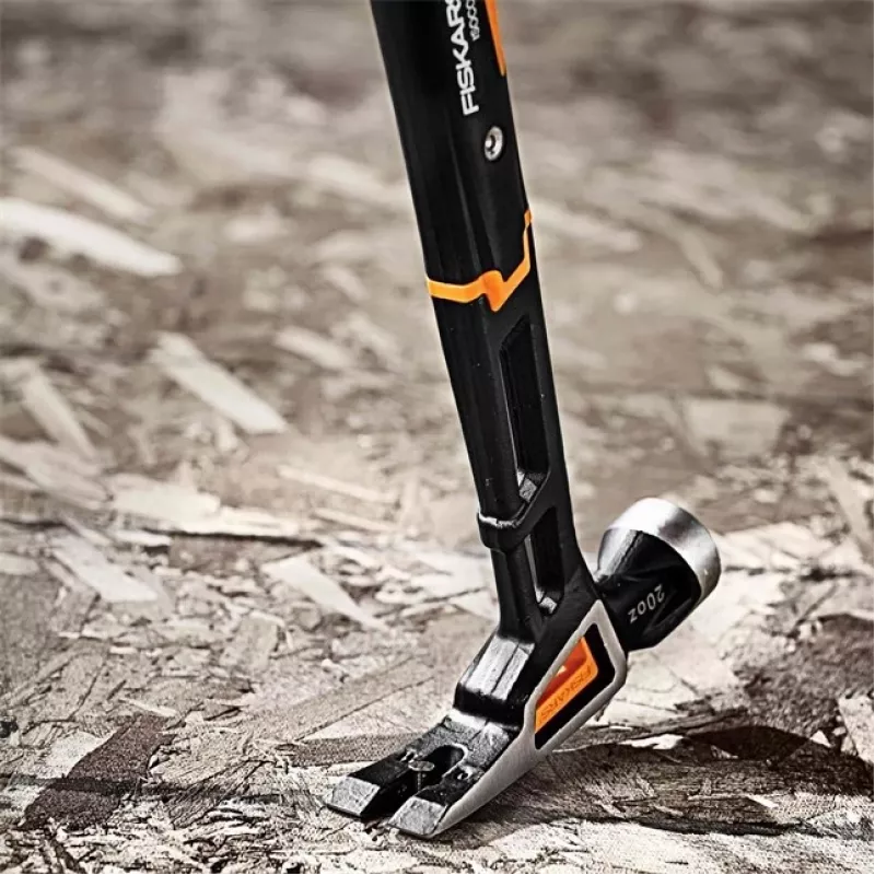 Młotek Fiskars 1020214, typ ciesielski, czarny, metaliczny, pomarańczowy
