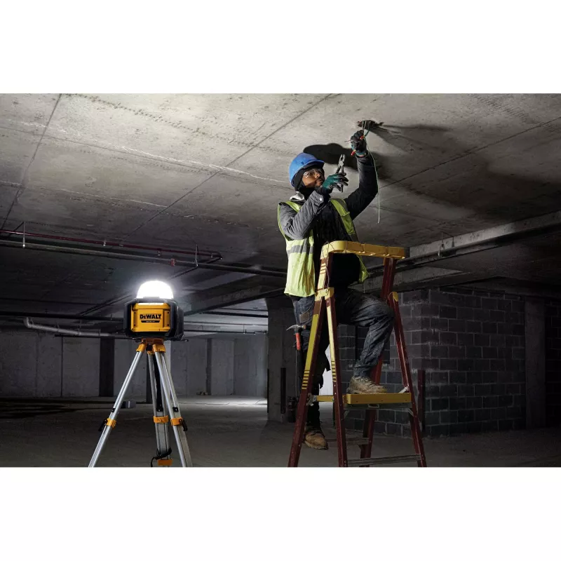 DeWalt bezprzewodowa lampa budowlana