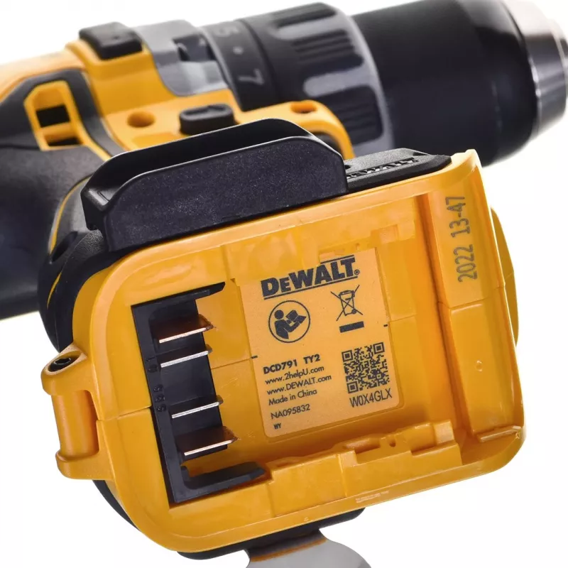 Wiertarko-wkrętarka akumulatorowa DeWalt DCD791D2-QW, 18V Li-Ion, 2×2Ah akumulatory, bezkluczowy uchwyt 13 mm, 70 Nm, 1,5 kg