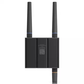 Router sieci komórkowej Ubiquiti UMR-Ultra — 4G LTE, NanoSIM, 2.4 GHz Wi‑Fi (802.11g), 2x RJ‑45, 3 zewnętrzne anteny SMA, 5–30 V DC