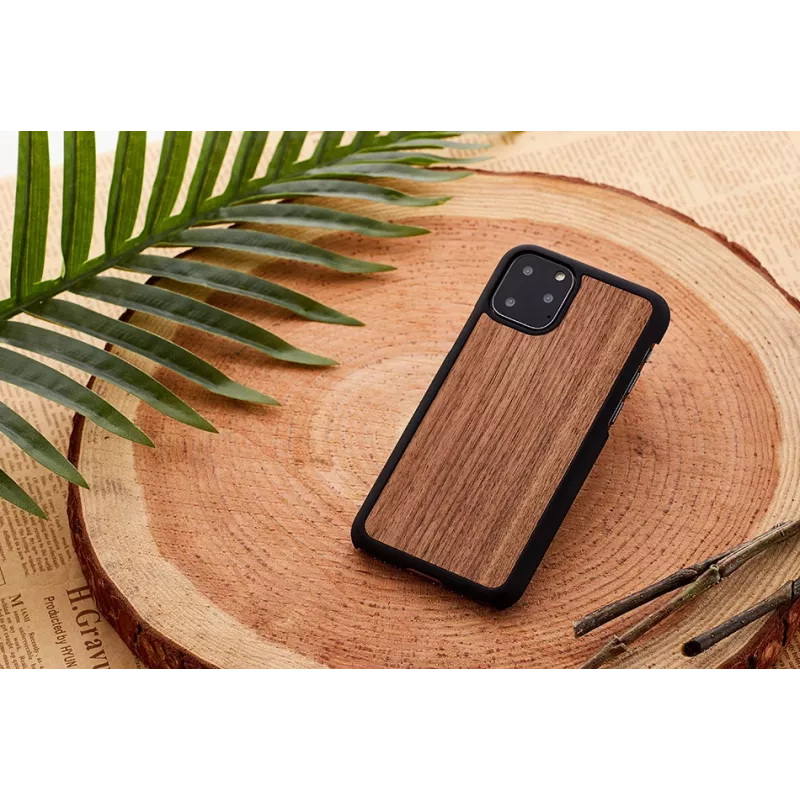 Etui na smartfona man and wood iPhone 11 Pro Max — czarny orzech, drewniany tył, ramka ochronna