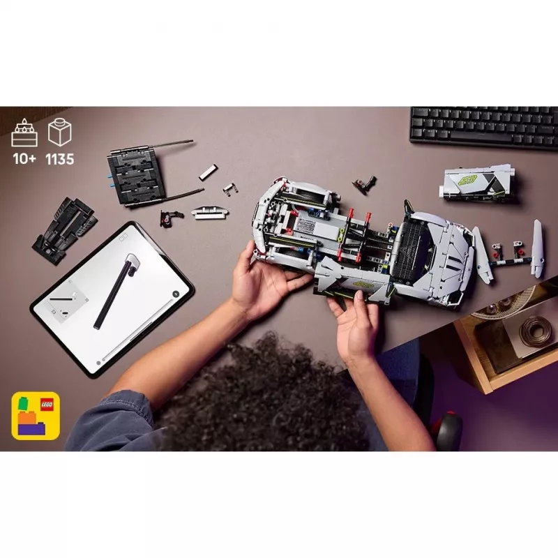 LEGO Technic Supercar Lamborghini Revuelto 42214 — zestaw modelarski w skali 1:10, 1 135 elementów