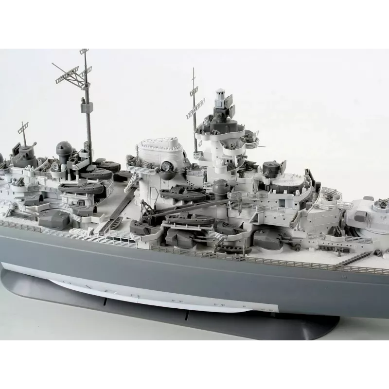 Plastikowy model statku REVELL Tirpitz w skali 1:350