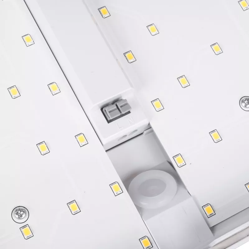 Lampa stołowa LED MACLEAN MCE292W z czujnikiem ruchu, 950 lm, biała
