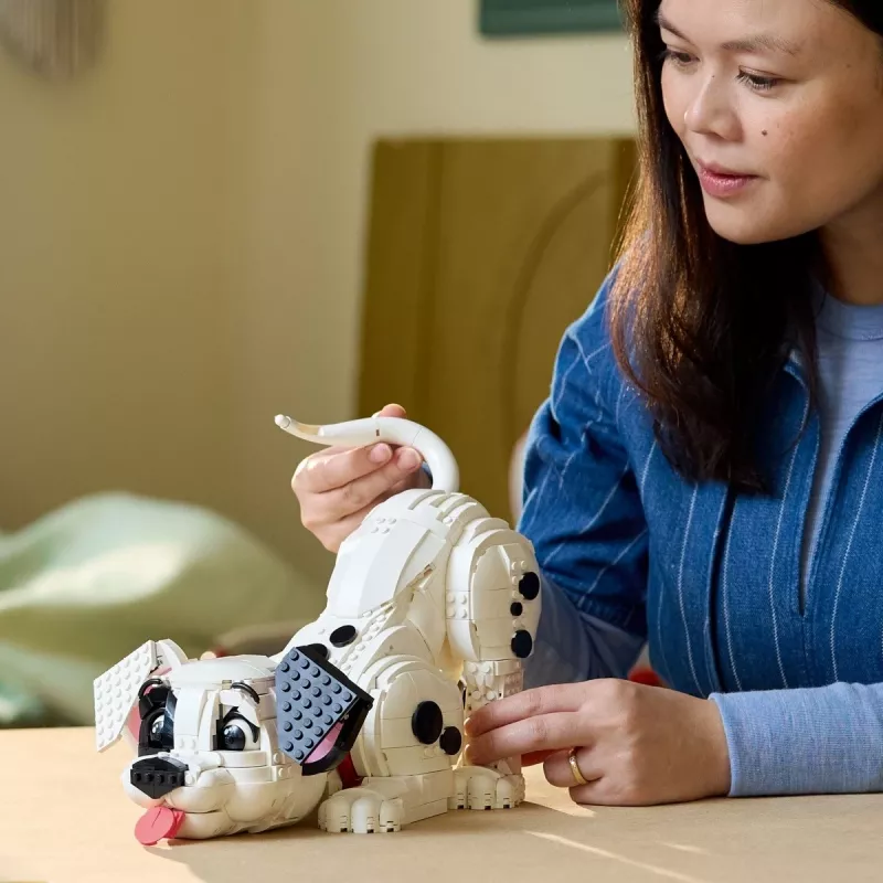 LEGO Disney 43269 101 Dalmatians Puppy kolekcjonerski zestaw konstrukcyjny — 1722 elementów, wysokość 220 mm, dla 18+