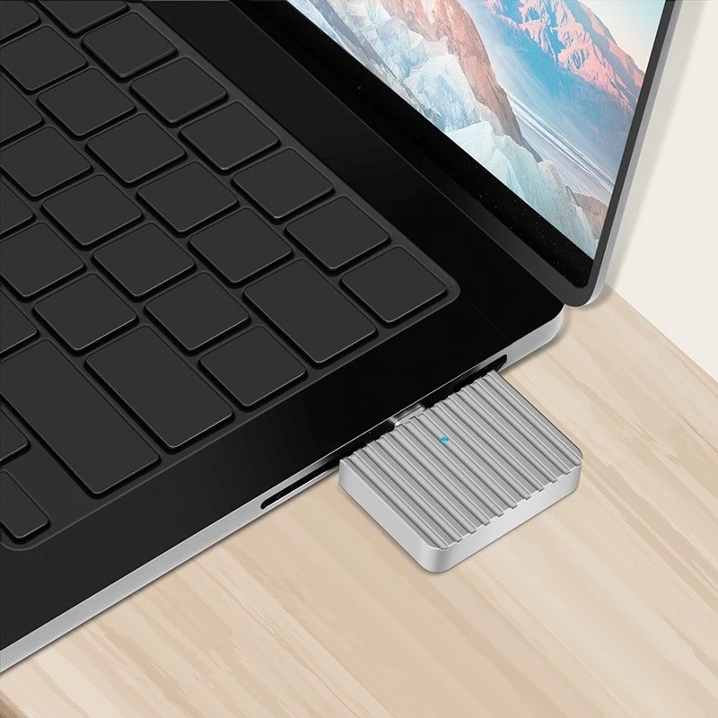 Bardzo mała obudowa SSD USB 3.2 Gen2x1 USB-C NVMe