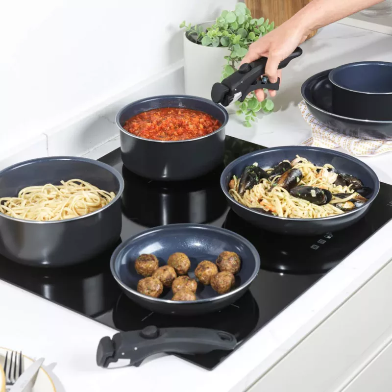 Zestaw garnków Russell Hobbs RH03321EU7 — 8-częściowy, z powłoką zapobiegającą przywieraniu, można myć w zmywarce