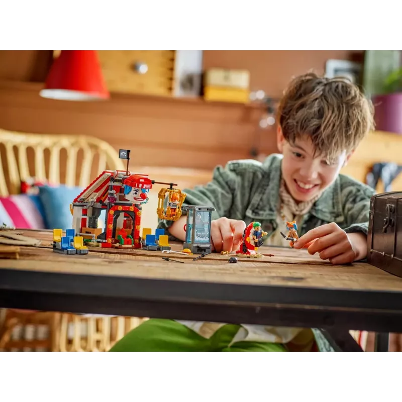 Klocki LEGO Namiot cyrkowy Błazna Buggy'ego 75637 — 573 elementy, 4 minifigurki, wiek 8+