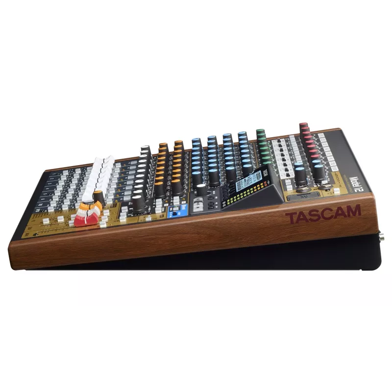 Mikser Tascam Model 12 — 12‑kanałowy mikser analogowo-cyfrowy, 24‑bitowy, 48 kHz, USB‑C, karta SD, Bluetooth 5.0