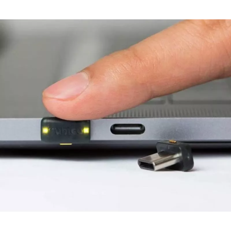 YubiKey Yubico 5C Nano FIPS Security Key 2048-bit RSA
