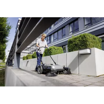 Zamiatarka ręczna Karcher AG KM 70/20 C 2SB, 22 kg