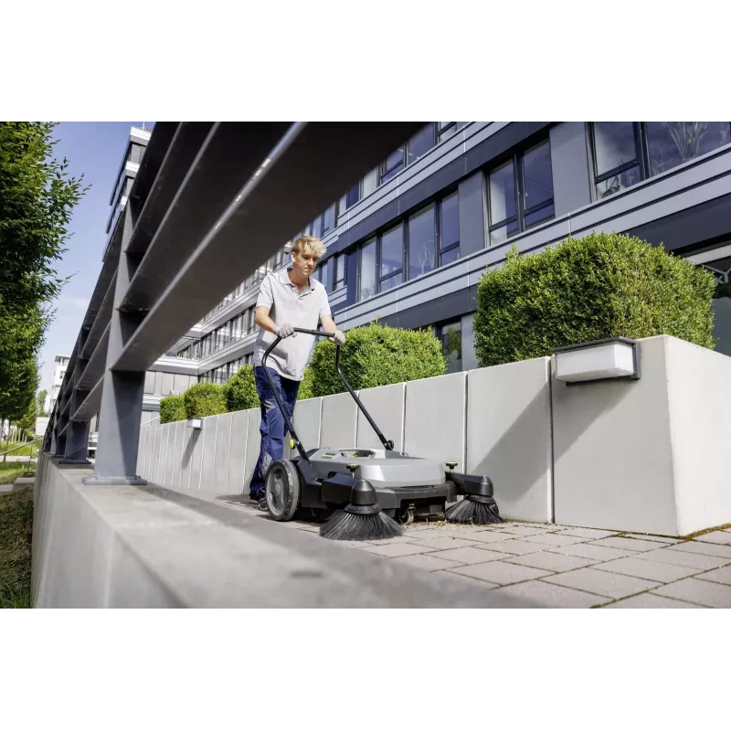 Zamiatarka ręczna Karcher AG KM 70/20 C 2SB, 22 kg