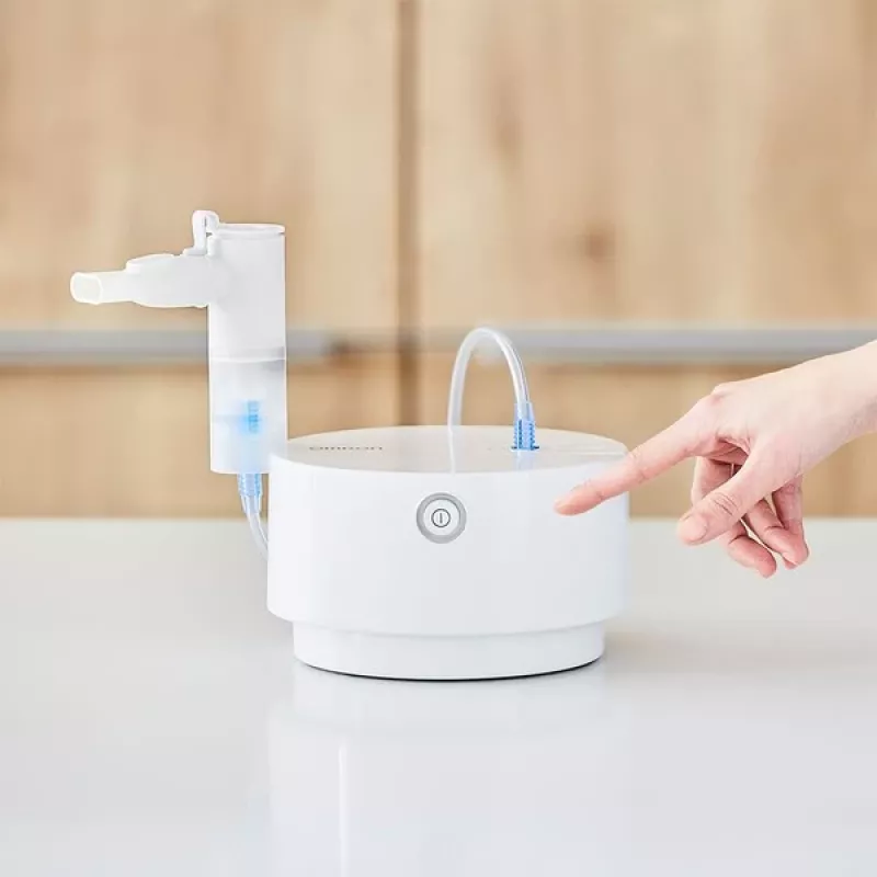 Nebulizator stołowy Omron C28P o wydajności 10 ml/min, wielkości cząstek 2,65 µm, biały, wymiary 265×195×143 mm