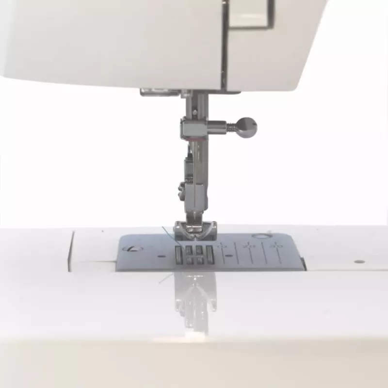 Mechaniczna maszyna do szycia Łucznik EWA II 2014