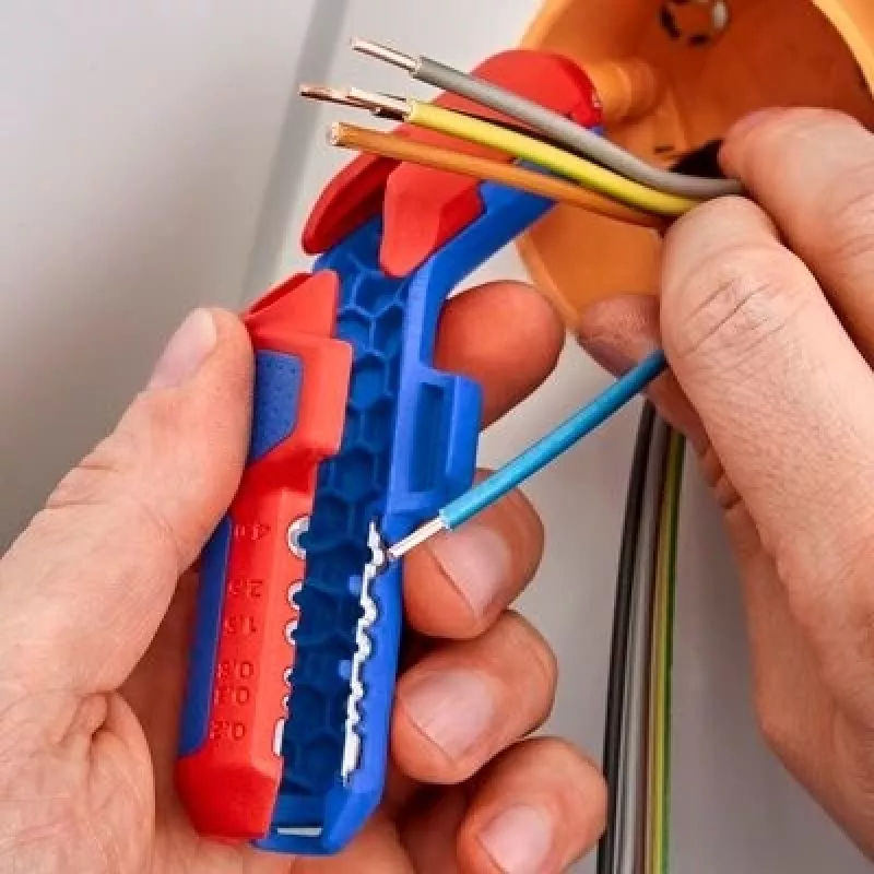 Narzędzie do zdejmowania izolacji Knipex ErgoStrip PV 16 95 03 do kabli PV, regulowany ogranicznik, ergonomiczna rękojeść