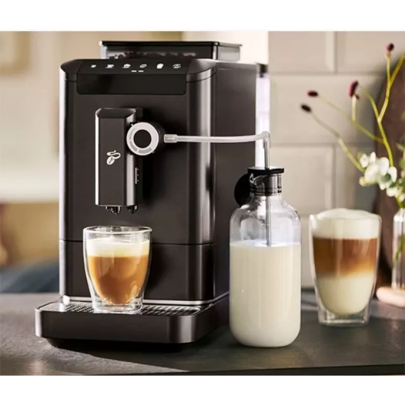 Ekspres do kawy Tchibo Esperto2 Milk czarny — wbudowany spieniacz mleka, automatyczny ekspres do espresso na blat