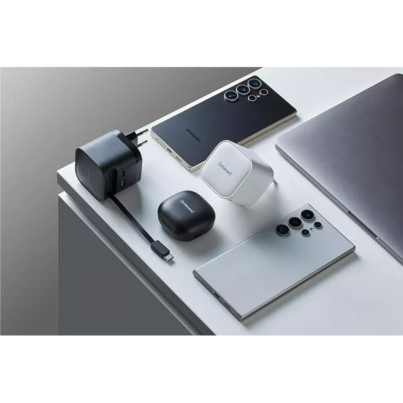Zasilacz 1XUSB-A/1XUSB-C/CZARNY 7806522 Intenso