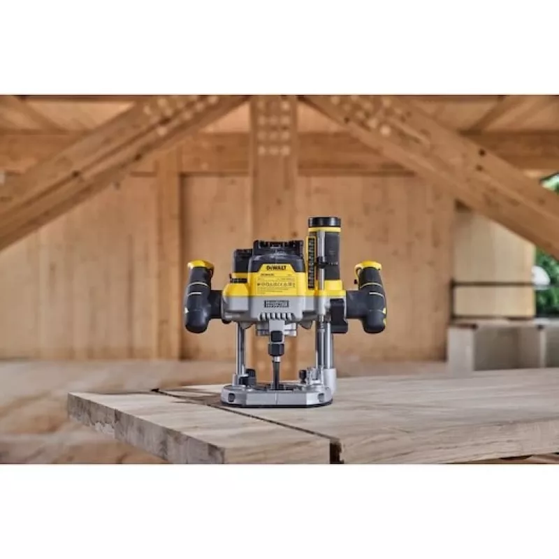 Zanurzeniowa frezarka DeWalt DCW620NT-XJ, akumulatorowa, bezszczotkowa, 18V, 1600W mocy wyjściowej, 11–23k RPM, tuleja 12,7 mm, odpylacz, LED, 3,6 kg, walizka