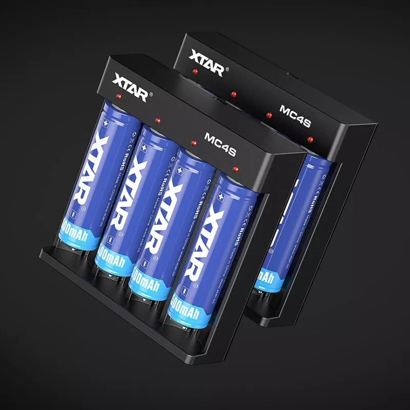 XTAR MC4S 4-slotowa ładowarka biurkowa do cylindrycznych akumulatorów Li-ion 18650 i NiMH (A/AA/AAA/AAAA/C/D), prąd wyjściowy 1 A, napięcie wejściowe 5 V, czarna