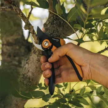 Fiskars Plus SmartFit P541 Nożyce ogrodowe obejściowe czarne, pomarańczowe