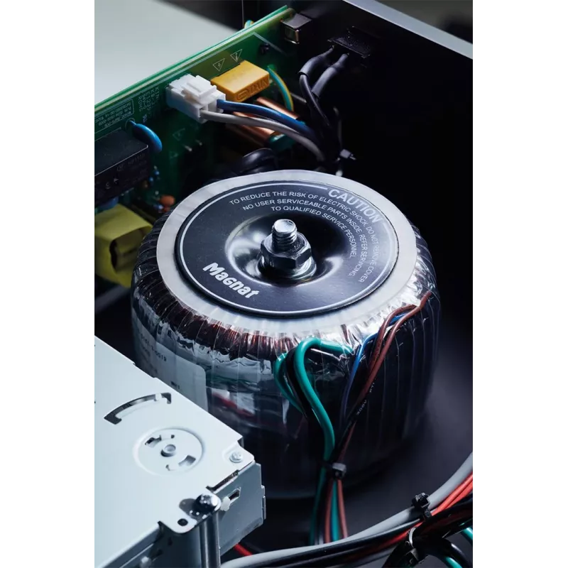 Odbiornik stereo Magnat MC 400 — 2.0 kanałów, 40 W na kanał, odtwarzacz CD, Wi‑Fi, Bluetooth, DAB/FM, Ethernet (czarny)