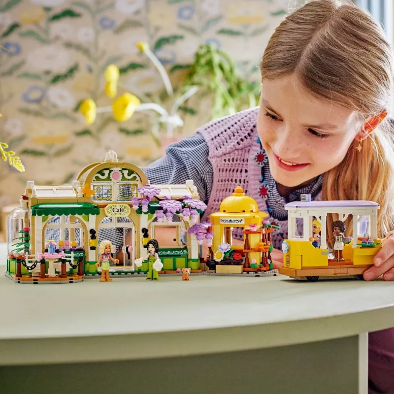Zestaw LEGO FRIENDS 42671 Kawiarnia z Roślinami i Kwiaciarnia – zestaw do zabawy z funkcjami kawiarni i kwiaciarni