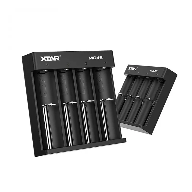 XTAR MC4S 4-slotowa ładowarka biurkowa do cylindrycznych akumulatorów Li-ion 18650 i NiMH (A/AA/AAA/AAAA/C/D), prąd wyjściowy 1 A, napięcie wejściowe 5 V, czarna