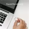 Sieciowy adapter USB MERCUSYS MA30N — dwuzakresowe Wi‑Fi (2,4/5 GHz), 400/867 Mbps, USB 2.0, antena wewnętrzna, biały
