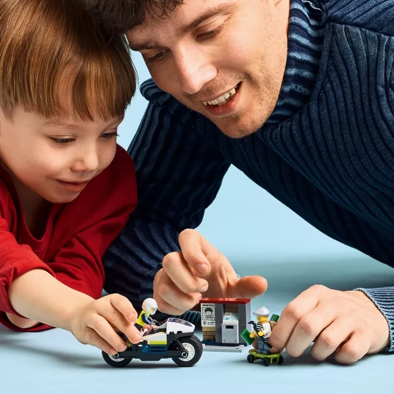 Zestaw LEGO City Pościg na motocyklu policyjnym 60455 — 65 elementów, 2 minifigurki, wiek 4+