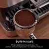 Ekspres do kawy Ninja ES701EU — półautomatyczny ekspres do kawy/espresso, wbudowany młynek, zbiornik na wodę 2 l, 1650 W, 25 ustawień mielenia, pojemnik na mleko, pompa 14 bar