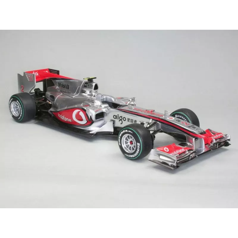 REVELL plastikowy model McLaren Mercedes MP4-25 Lewis Hamilton — skala 1:24