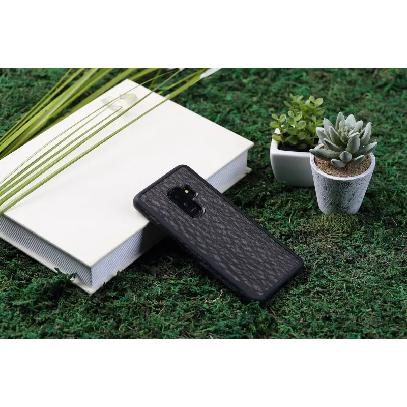Etui na smartfona man and wood dla Galaxy S9 Plus — carbon Czarny