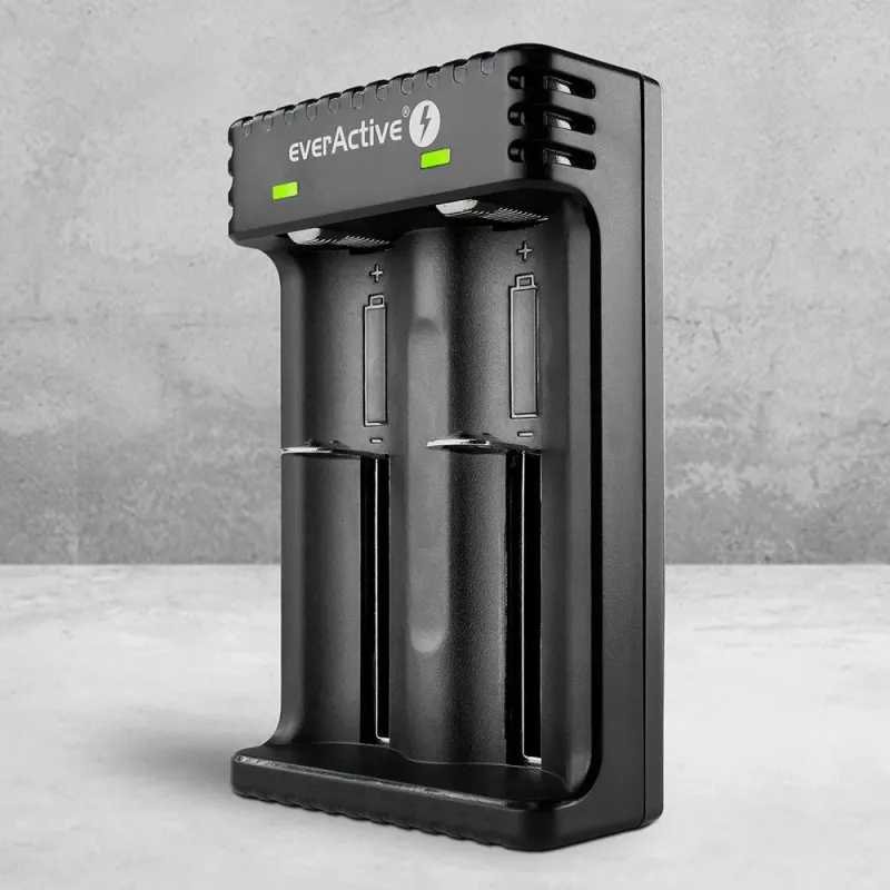 Ładowarka do akumulatorów everActive LC200 domowa USB, 2-kanałowa, Li-Ion, obsługuje A/AA/AAA/AAAA/C/D, wejście 5 V, wyjście 4,2 V, czarna