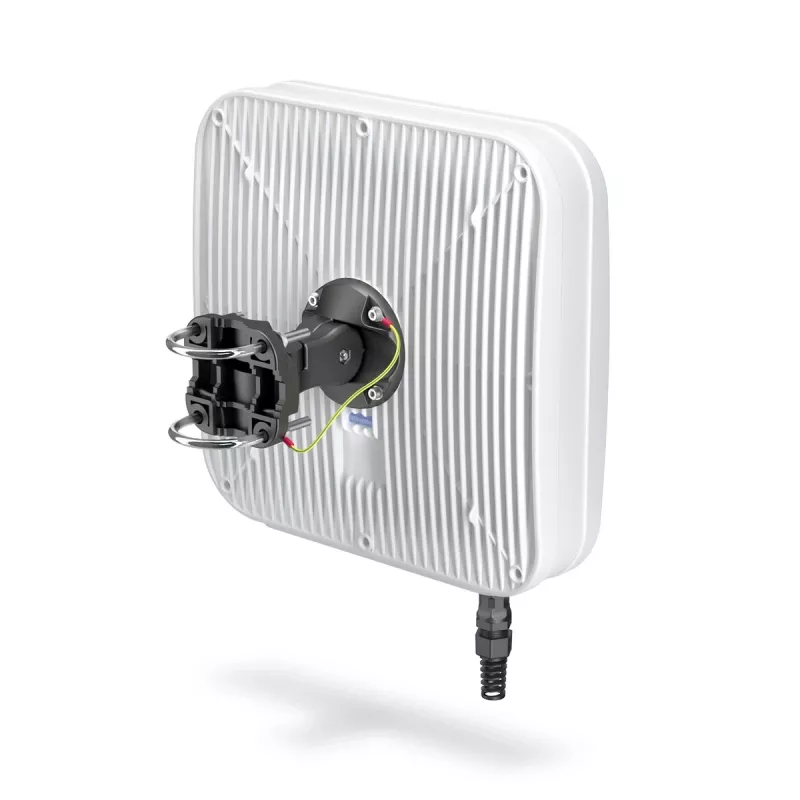 Kierunkowa antena sieciowa QuWireless AXRL — 7 dBi, 0.694–0.96 / 1.7–2.2 / 2.2–2.7 GHz, PoE/LAN, podwójna polaryzacja