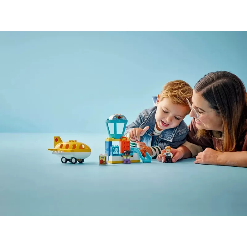 LEGO DUPLO 10443 Pierwsza wizyta na lotnisku
