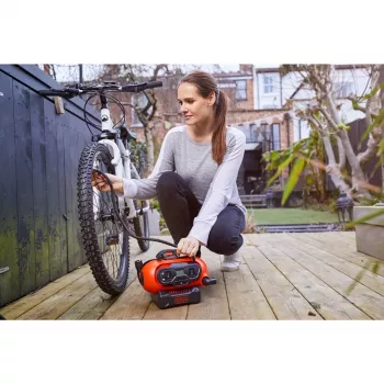 Kompresor powietrza Black & Decker BDCINF18N-QS 160 l/min AC/Zapalniczka samochodowa