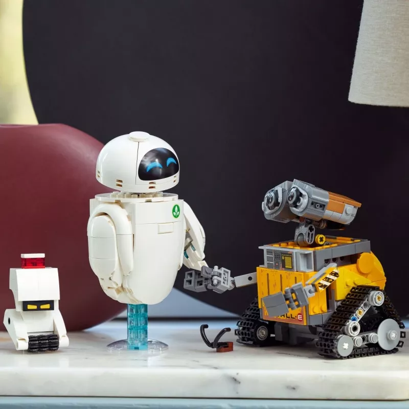 LEGO zestaw konstrukcyjny Disney Pixar WALL·E i EVE 43279 — 811 elementów, wysokość 130 mm, dla 18+