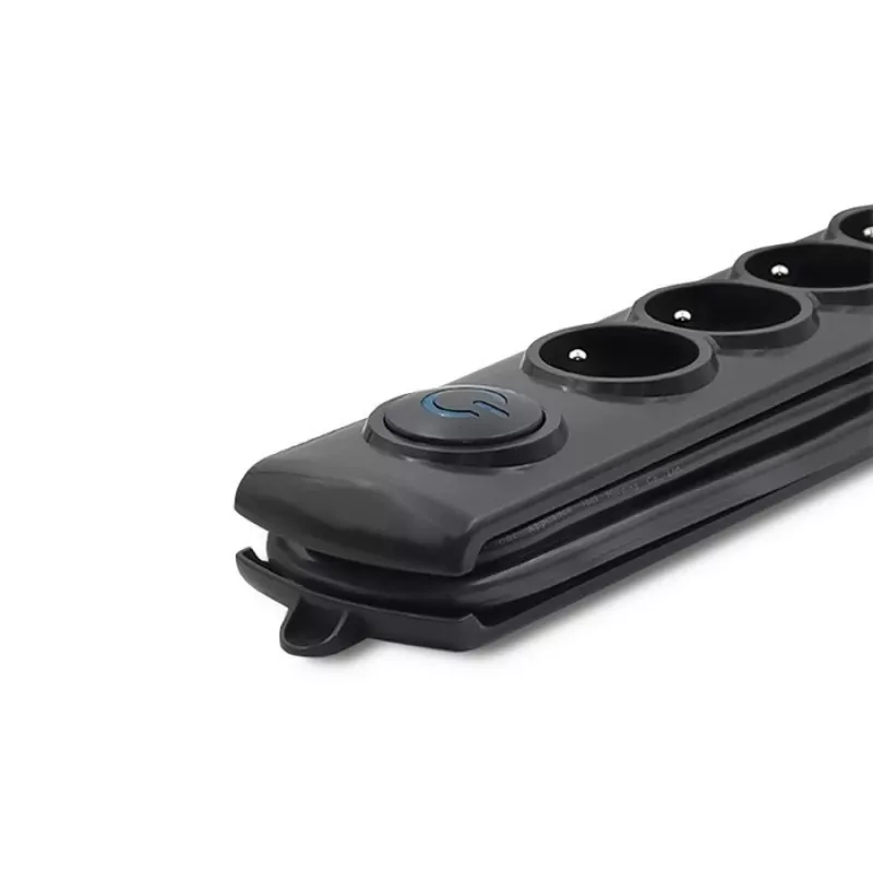 Listwa przeciwprzepięciowa Qoltec 50172 Czarna 6 gniazd AC 230V 5m