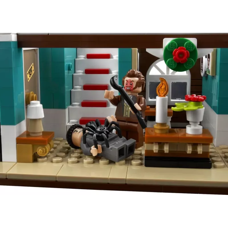 LEGO Ideas 21330 Kevin sam w domu