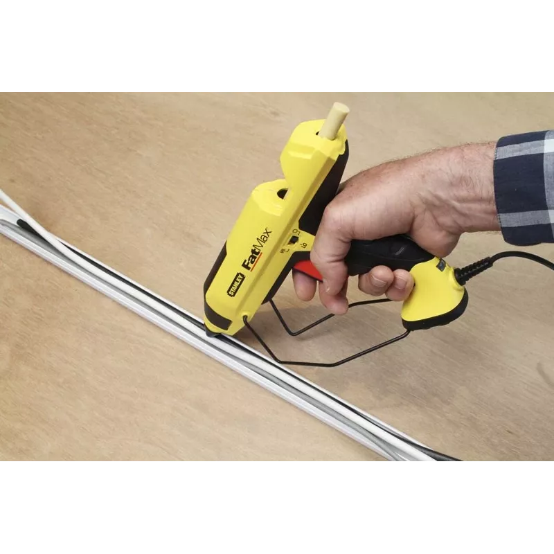 Pistolet do kleju na gorąco STANLEY FatMax GR 100 R 200 W, wydajność kleju 18,83 g/min, zasilanie sieciowe, czas nagrzewania 1 min, czarno-żółty