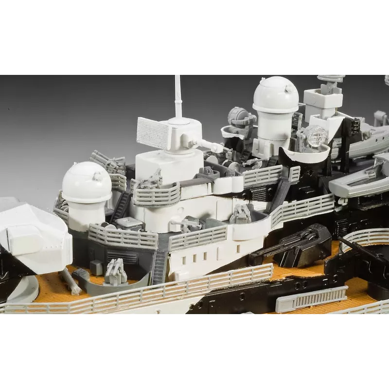 Plastikowy model statku REVELL Tirpitz w skali 1:350