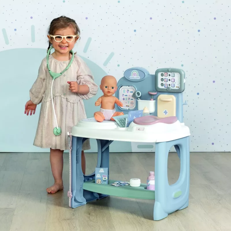 Centrum opieki nad dzieckiem SMOBY model 2024 240305 z akcesoriami i funkcjami interaktywnymi