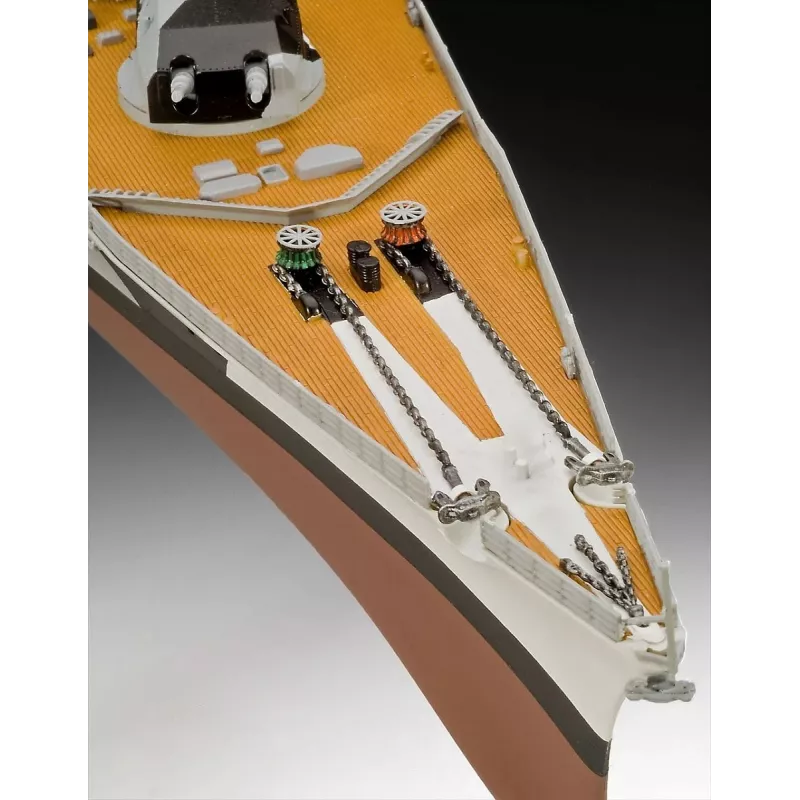 Plastikowy model statku REVELL Tirpitz w skali 1:350
