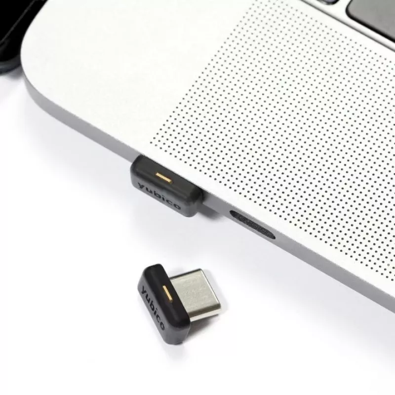 YubiKey Yubico 5C Nano FIPS Security Key 2048-bit RSA